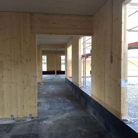 Gangbereich im Rohbau einer Senioreneinrichtung aus Holz - Senioreneinrichtung
